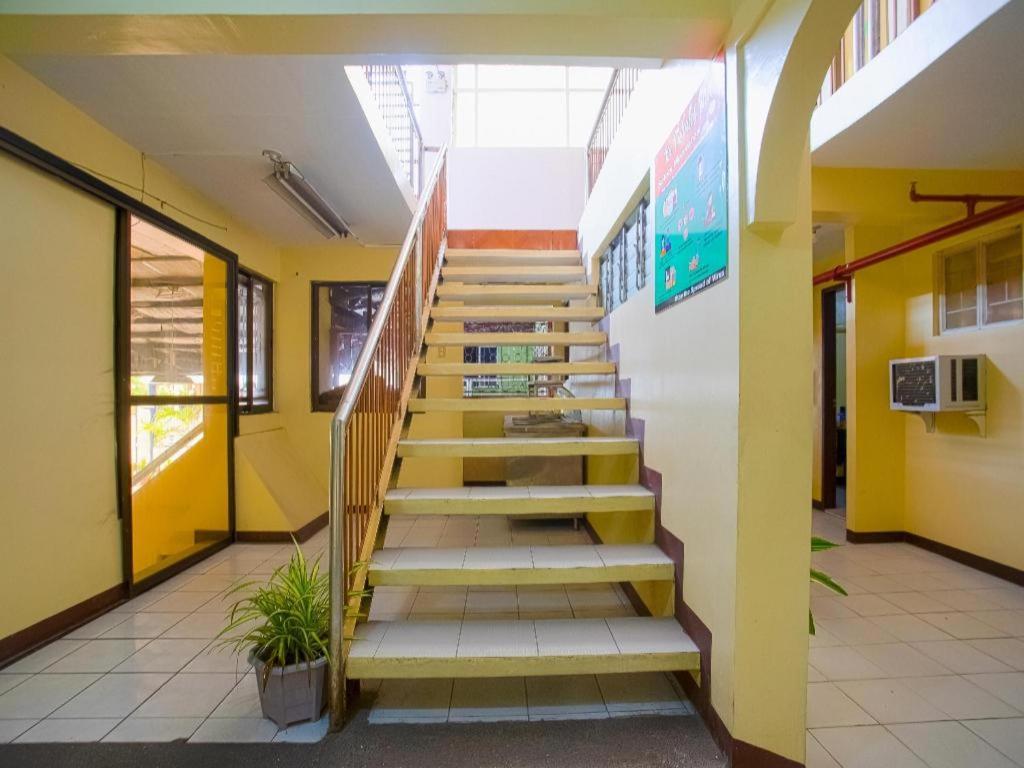 Oyo 802 Ka Farah'S Inn Антиполо Экстерьер фото